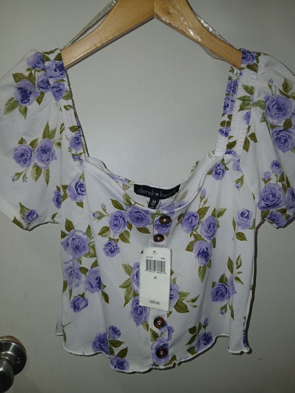 Derek 🖤 Heart Lavender Rose Button-Front Crop Top - Picture 5 of 10